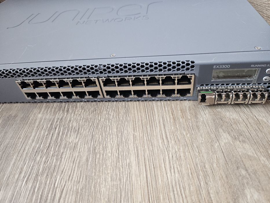 Комутатор Juniper EX3300-24T