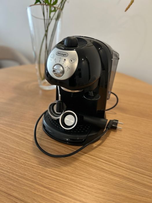 Máquina de Café De’Longhi – Compacta e Prática (E.S.E Pods)