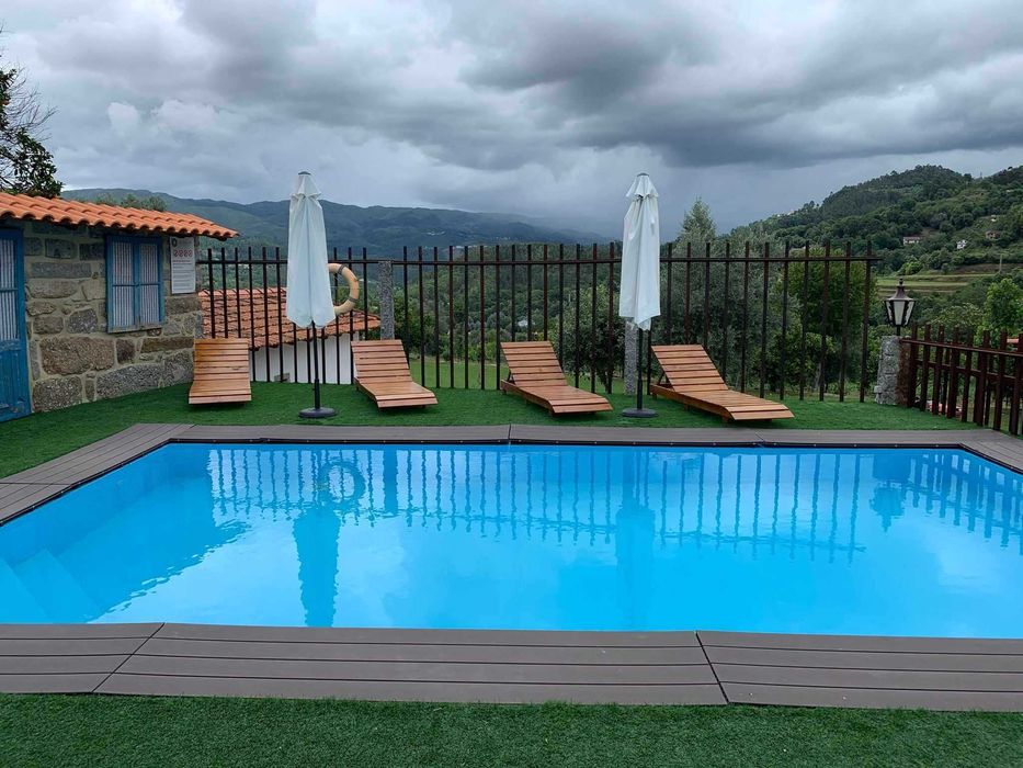 Espreguiçadeiras em Madeira de Pinho Tratado