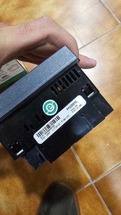 Central de Medida de Energia Schneider PM200MG com ecrã
