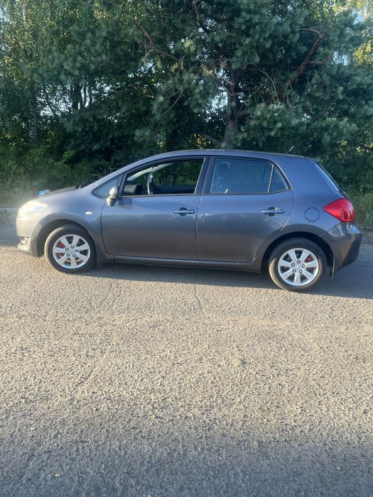 Тойота ауріс свіжопригнана