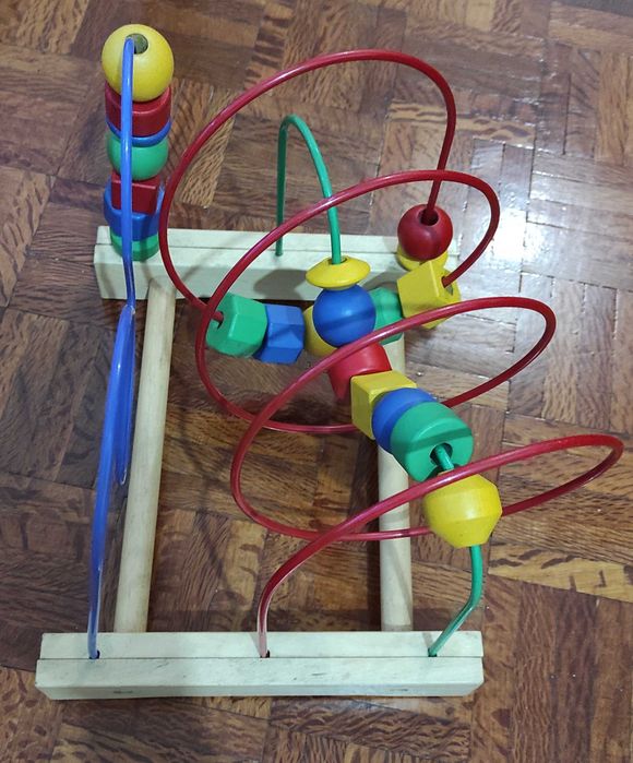 Labirinto em madeira da marca ikea