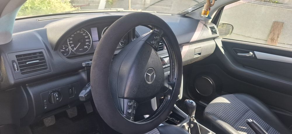 A180 Mercedes Benz - Negociável