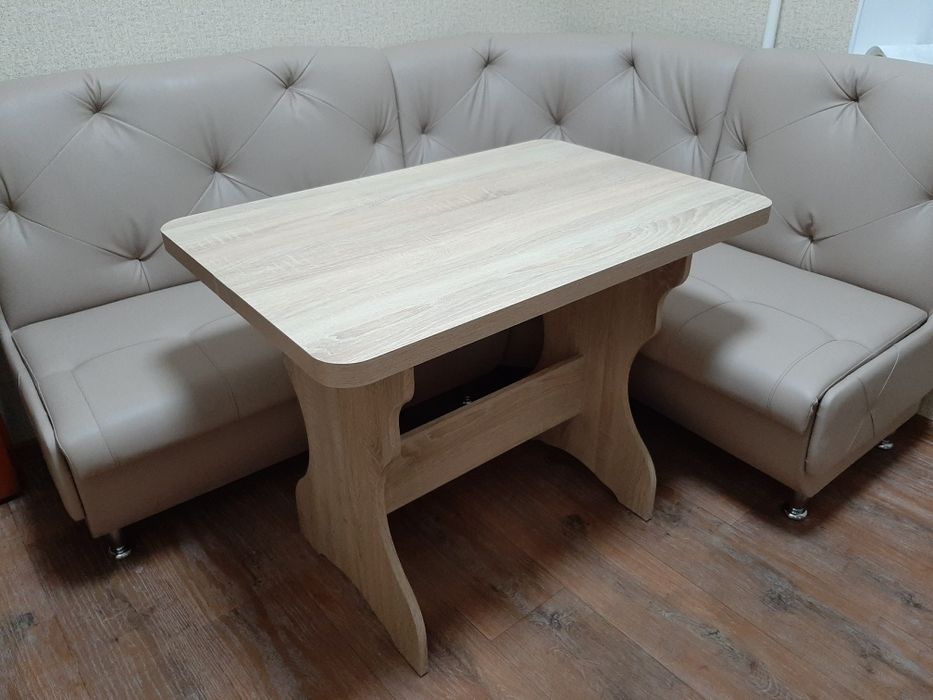 Стол кухонный, светлый