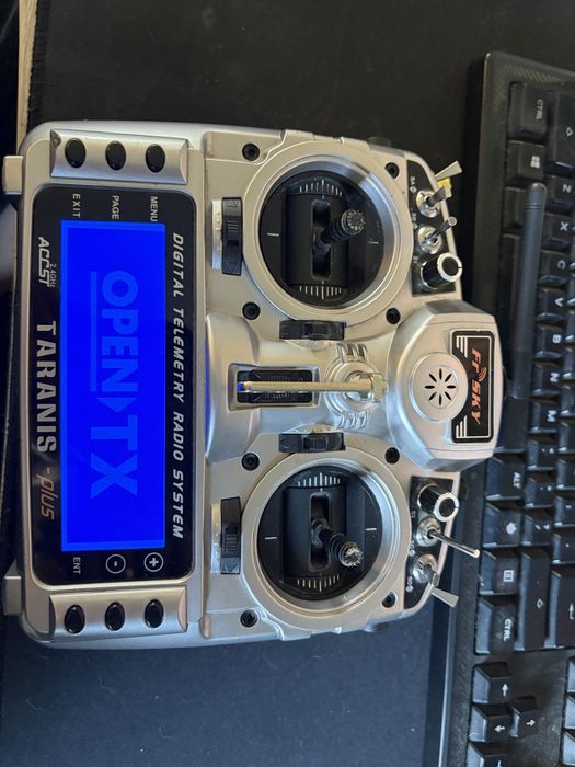 FrSky Taranis X9D Plus ACCST 2.4 GHz + aluminiowa walizka