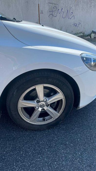 Volvo V40 Kinetic D2 2.0 Diesel | 2016 | 72.700 km | Manual
