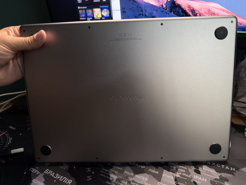 Apple MacBook Pro 16" (M2 Pro, 16 ГБ ОЗУ, 512 ГБ SSD)
