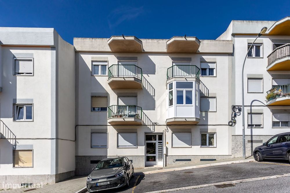 Apartamento T1 com terraço, em Barcarena