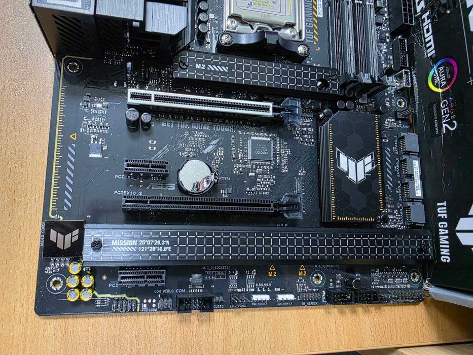 Материнська плата ASUS TUF GAMING B650-PLUS