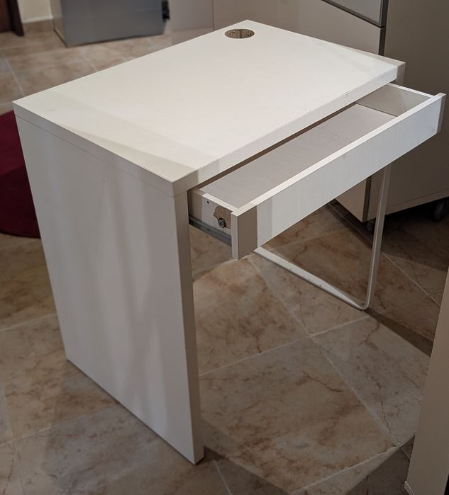 Secretária branca MICKE Ikea