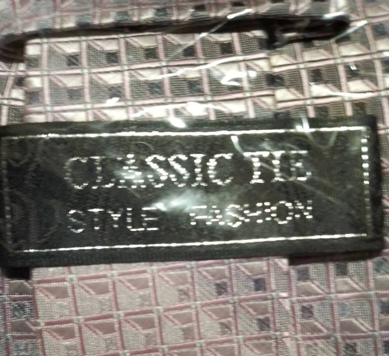 Галстуки от модных брендов.