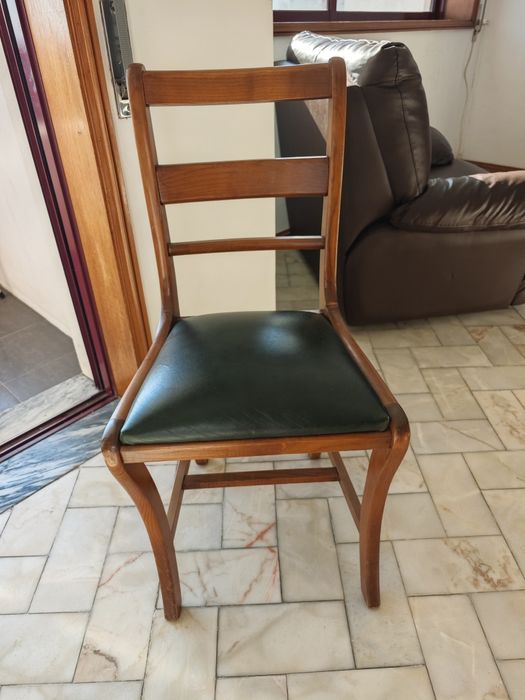 Aparador e mesa de jantar