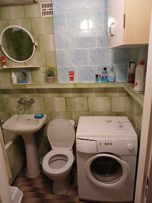 Mieszkanie na wynajem 48 m2. z balkonem, piwnicą oraz miejscem postojowym.