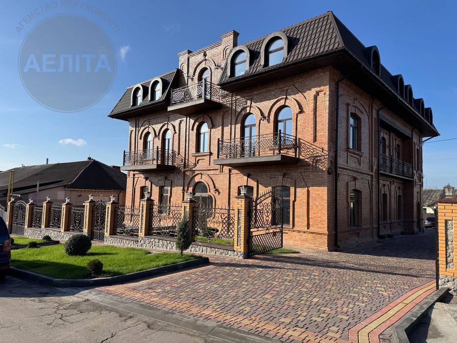 Комерційні приміщення. Центр міста. Залишились 390кв.м на 1та 2 поверхах