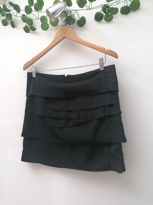 Saia Curta e Preta