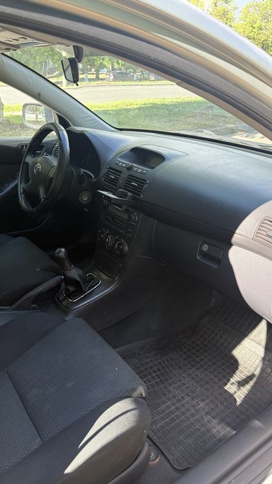 Toyota Avensis 2.0 дізель гарний стан