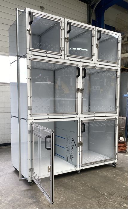 Klatki weterynaryjne modułowe – zestaw 7 boksów.  Producent