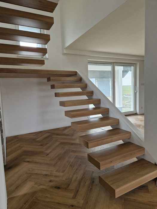 Nowoczesne schody drewniane producent na beton samonośne