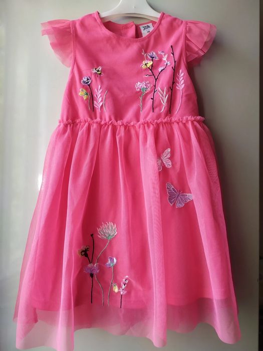Сукня з вишивкою