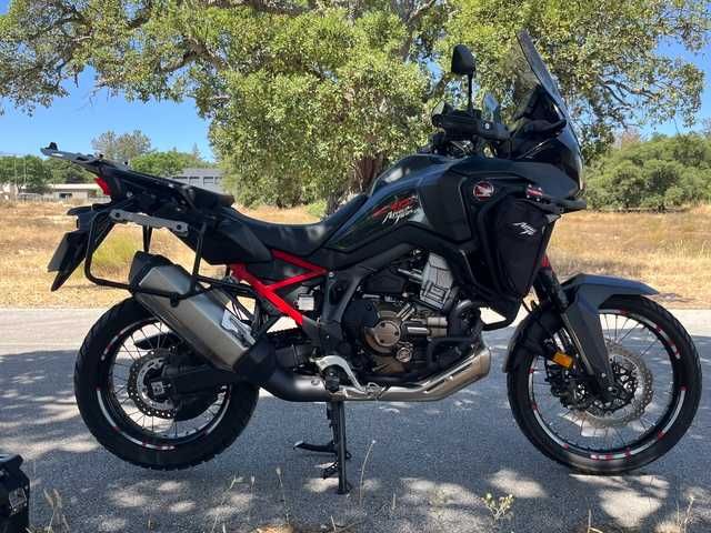 Oportunidade única, Africa Twin 1100 ABS DCT de 2022 totalmente equipada.