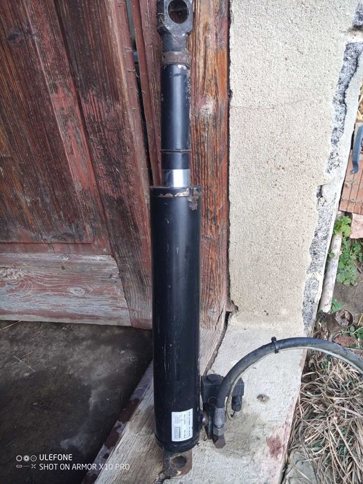 Siłownik hydrauliczny z elektrozaworem