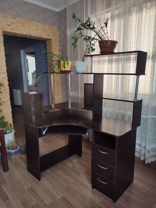 Письмовий стіл шкільний