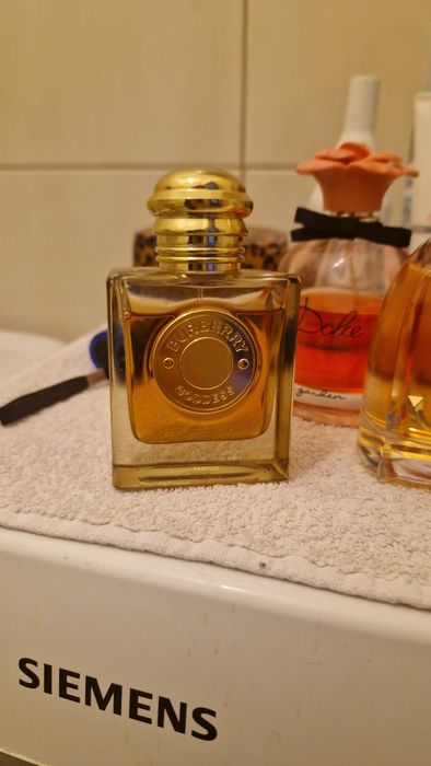 Burberry goddess perfum