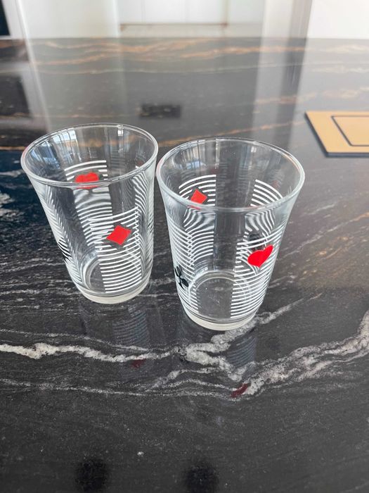 Lote de 2 copos padrão jogo de cartas