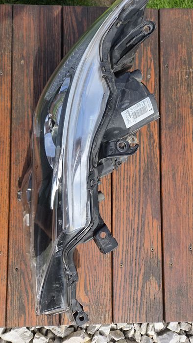 Lampa reflektor prawy przód Toyota auris