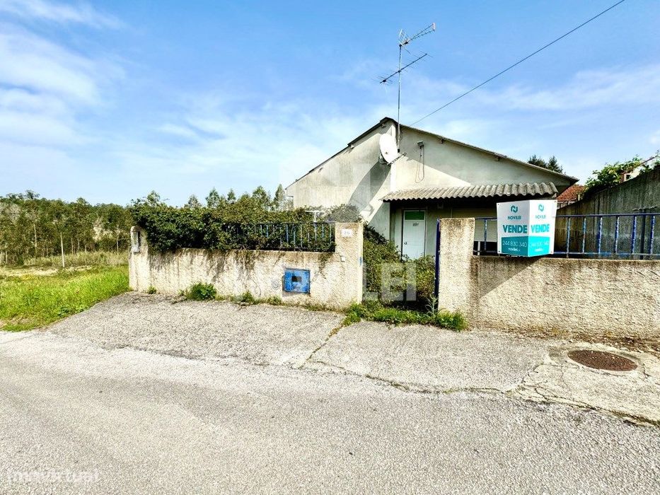 Moradia Isolada T4 Térrea c/228 m2 de terreno .