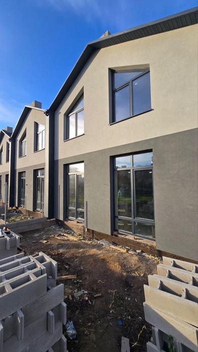 СВОЙ кирпичный таунхаус с участком возле моря