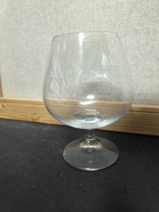 Copo CRF em Vidro 
Copo aguardente elegante com a gravação CRF.

- Des