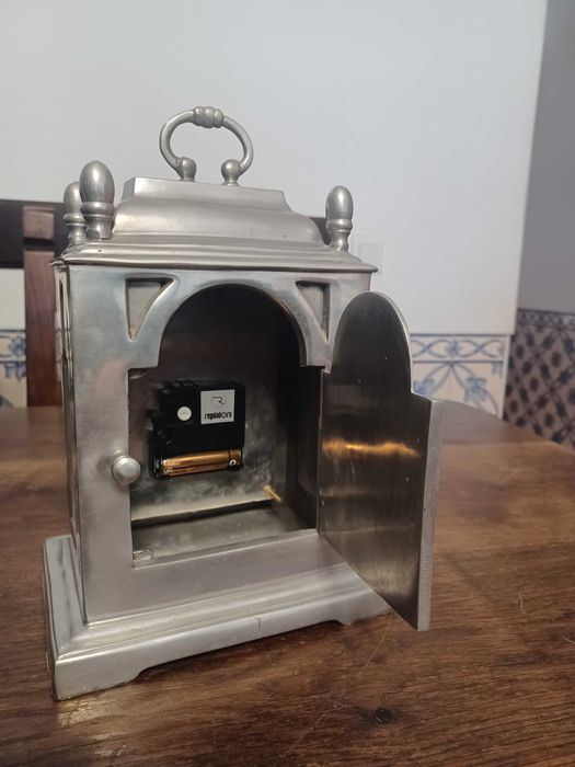 Relógio de Mesa em estanho