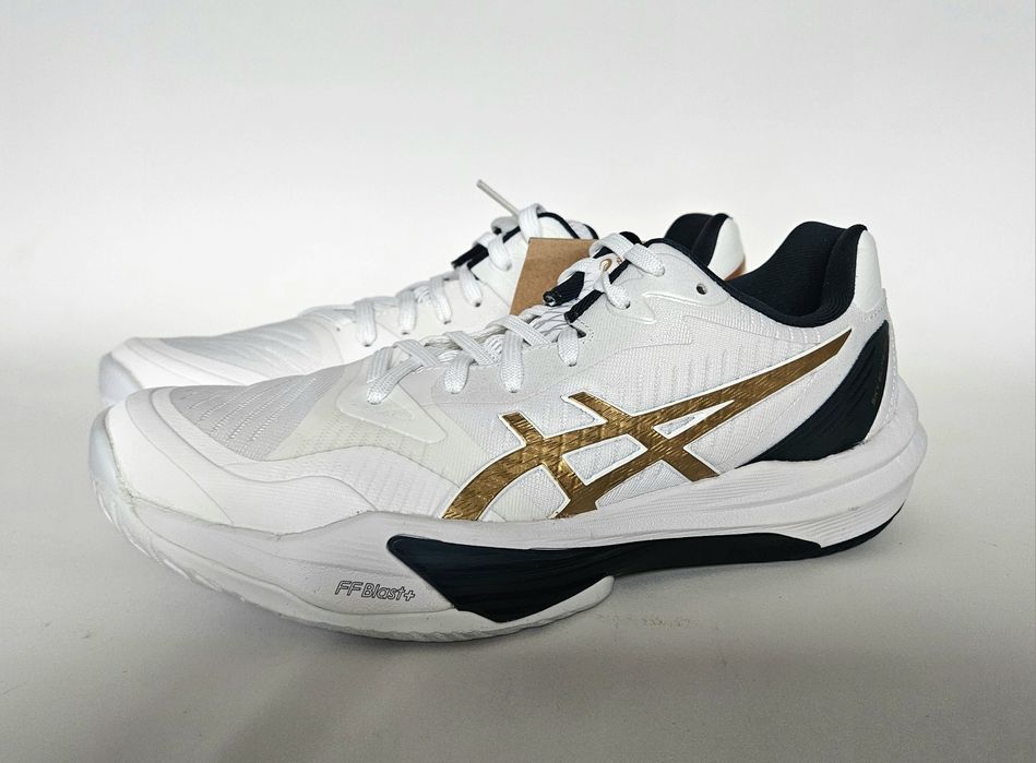 Promocja!!! Buty halowe Damskie.  Asics.  Rozmiar  39.5