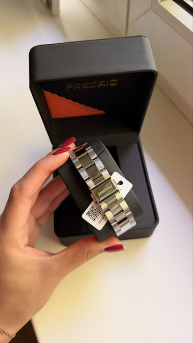 Новий годинник FREDERIC Oceanic Worldwide