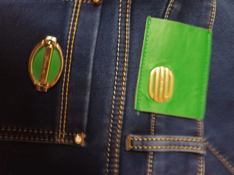 Продам джинсы  размер 29