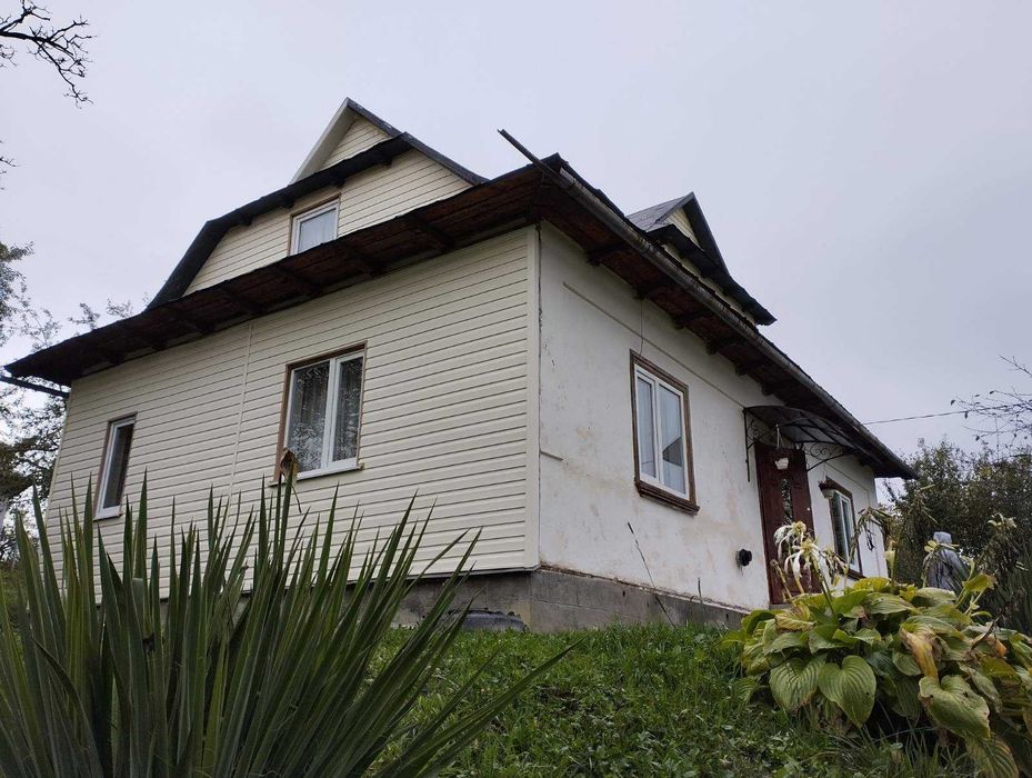 Чудовий будинок в курортному місті Косів на великій ділянці!