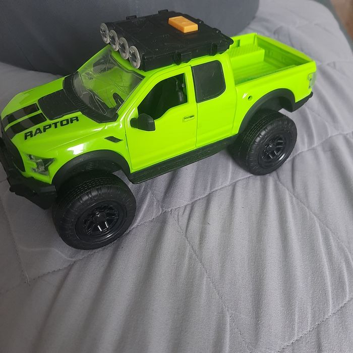 Ford Raptor Dickie Toys z dźwiękiem I światłami