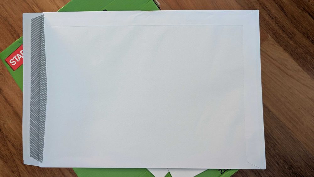 250 envelopes C4 com fecho por fita autocolante