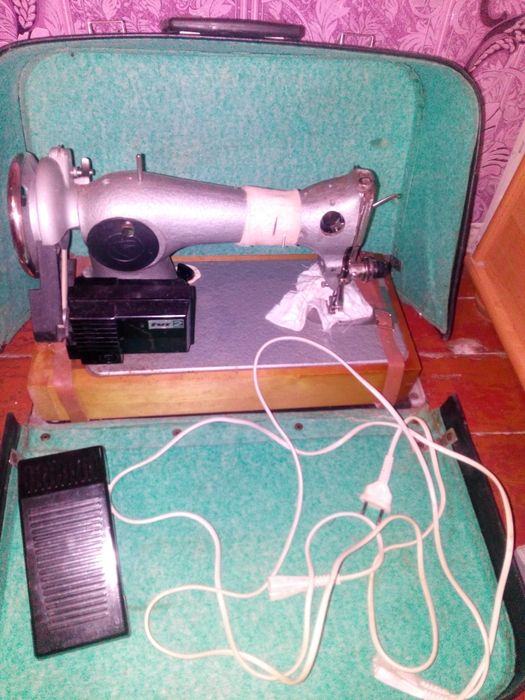 Продаю швейню машинку