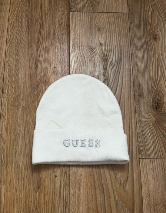 Czapka guess zimowa kremowa ecru