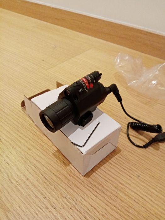 Mira laser com lanterna