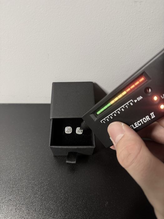 Kolczyki moissanite VVS1 5 mm 0.5 karata