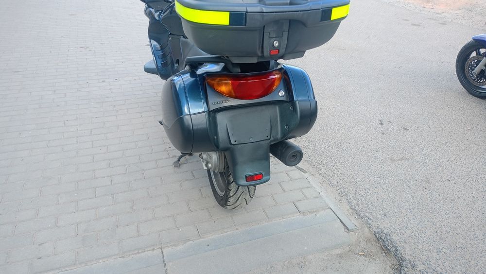 Honda NTV 650 Deavile