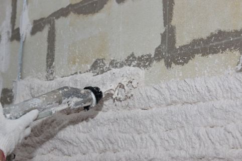 Гіпсові та вапно цементна штукатурка, стяжка пола машиним методом.