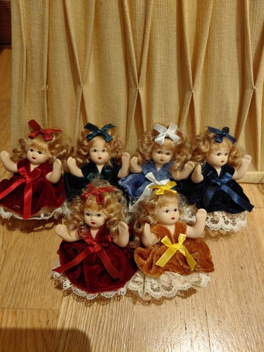 Bonecas de porcelana pequenas