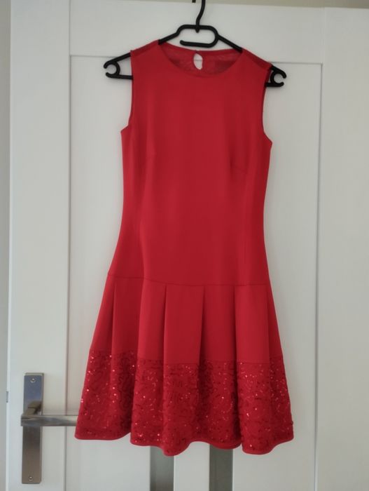Sukienka czerwona z cekinami r. 36/38
