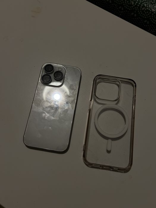 IPhone 15 pro branco