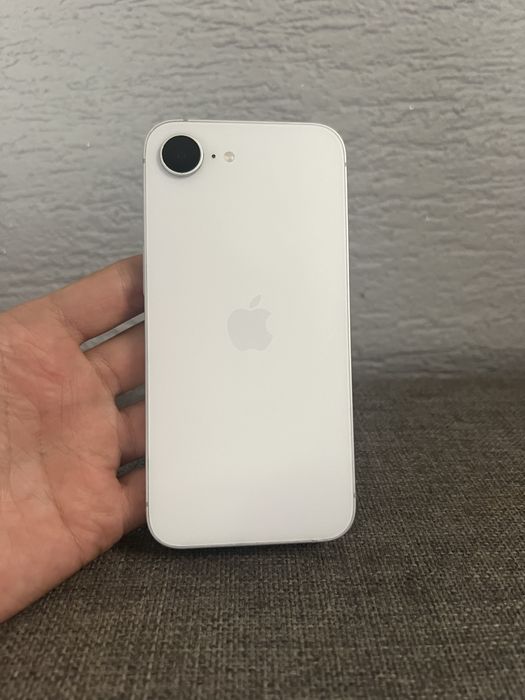 Iphone 16e 256gb, 94% bateria, gwarancja