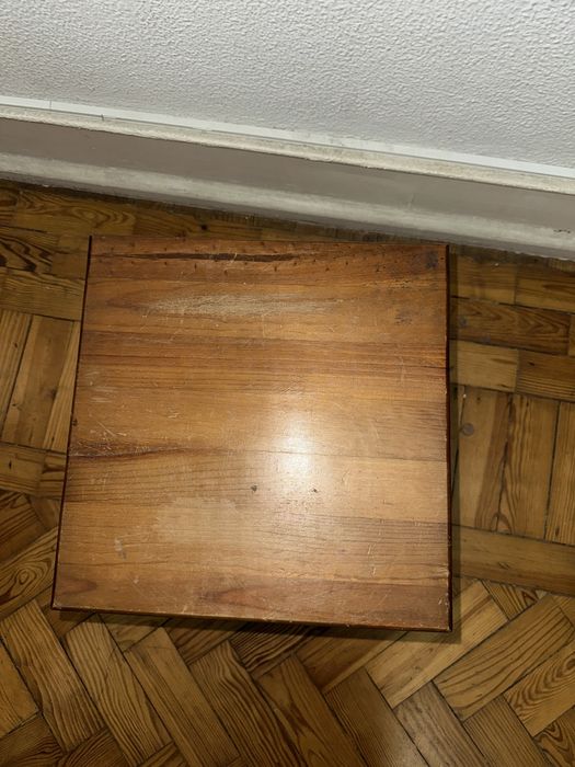 Mesa para CD’s pequena